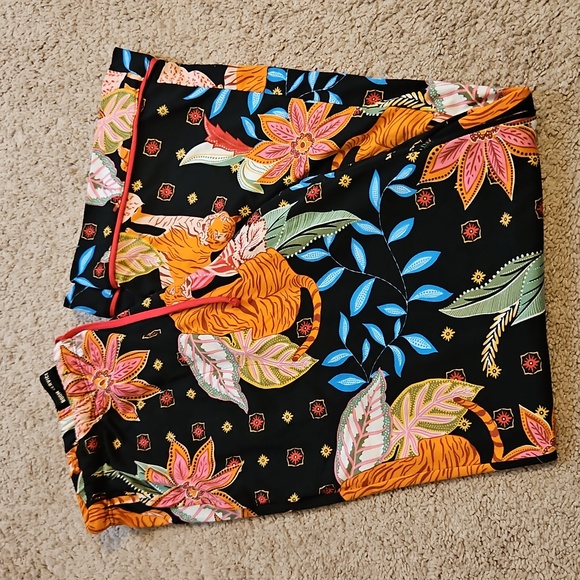 Room Service Tiger Print 2 Piece Shawl Collar Pajama Set Size S - Picture 8 of 9